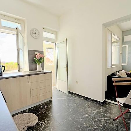 Cozy 1-Bedroom Flat In The Very Center Of โซเฟีย ภายนอก รูปภาพ