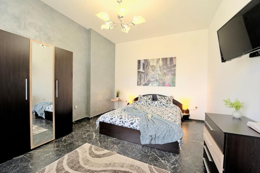 Cozy 1-Bedroom Flat In The Very Center Of โซเฟีย ภายนอก รูปภาพ